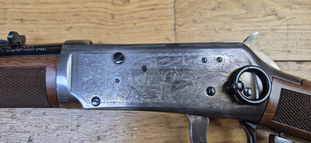 Très belle Winchester commémorative « Shérif Bat Masterson » – Carabine de selle modèle 1894 – Arme de 1979 – 8.000 exemplaires seulement – Cal. 30-30 Win – RARE Boite d'origine en BE+ - Arme à l'état de quasi neuf - TBE+++ – Image 30