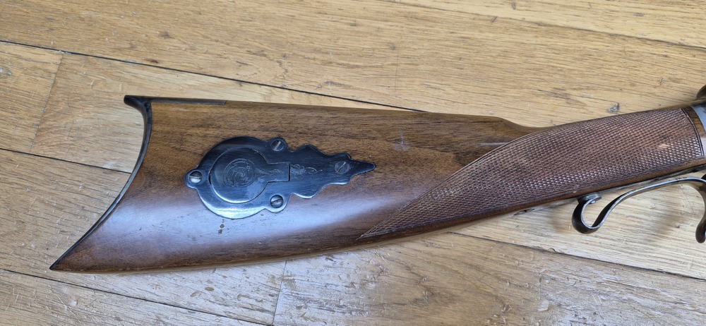 Très belle reproduction de Carabine de précision Edwin Wesson - Modèle vers 1845/49 - Cal .50 - Fabrication Italienne Moffra di Mainardi pour Hege en Allemagne - Arme poudre noire réputée pour sa précision longue distance - Très belles finitions - Jaspage à 90% - Bois en TBE - Très beau canon - Excellente mécanique - Arme de 1978 - Superbe et rare dans le monde poudre noire- TBE++ – Image 2
