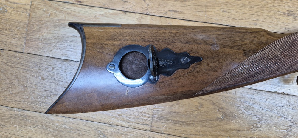 Très belle reproduction de Carabine de précision Edwin Wesson - Modèle vers 1845/49 - Cal .50 - Fabrication Italienne Moffra di Mainardi pour Hege en Allemagne - Arme poudre noire réputée pour sa précision longue distance - Très belles finitions - Jaspage à 90% - Bois en TBE - Très beau canon - Excellente mécanique - Arme de 1978 - Superbe et rare dans le monde poudre noire- TBE++ – Image 3