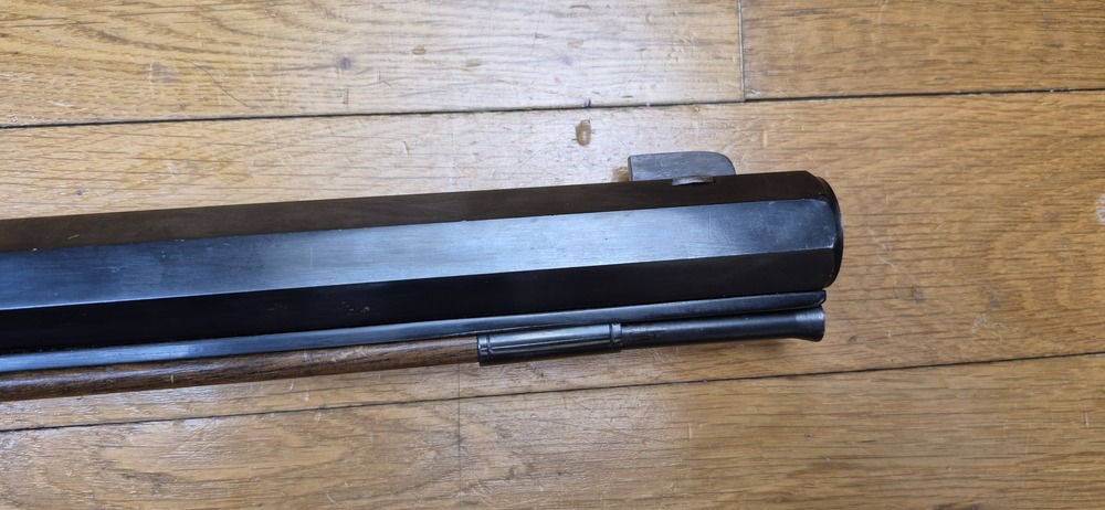Très belle reproduction de Carabine de précision Edwin Wesson - Modèle vers 1845/49 - Cal .50 - Fabrication Italienne Moffra di Mainardi pour Hege en Allemagne - Arme poudre noire réputée pour sa précision longue distance - Très belles finitions - Jaspage à 90% - Bois en TBE - Très beau canon - Excellente mécanique - Arme de 1978 - Superbe et rare dans le monde poudre noire- TBE++ – Image 11
