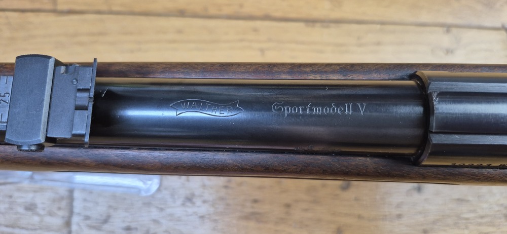 Très belle carabine d'entrainement Walther Sport Modell V - Période III°Reich - Arme d'avant-guerre 1937/1938 - Sans doute moins de 38.000 exemplaires produits - Bois en TBE++ - Excellente mécanique - Canon superbe avec de très belles rayures - TBE++ – Image 24