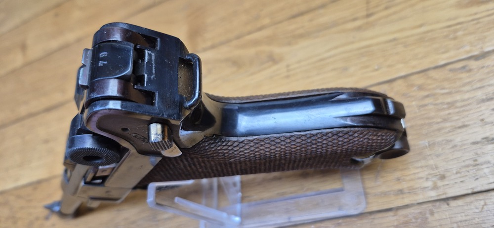 Superbe et atypique Luger P08 - Fabrication Erfurt 1916 - Arme 100% mono-matricule - Superbe re-bronzage professionnel à la couche - Mécanique plus qu'excellente - Esthétique superbe - Canon excellent quasi neuf - Superbe Luger de tir symbolique de l'Histoire ! - TBE++ – Image 7