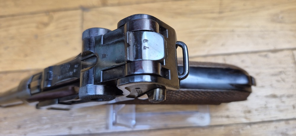 Superbe et atypique Luger P08 - Fabrication Erfurt 1916 - Arme 100% mono-matricule - Superbe re-bronzage professionnel à la couche - Mécanique plus qu'excellente - Esthétique superbe - Canon excellent quasi neuf - Superbe Luger de tir symbolique de l'Histoire ! - TBE++ – Image 8