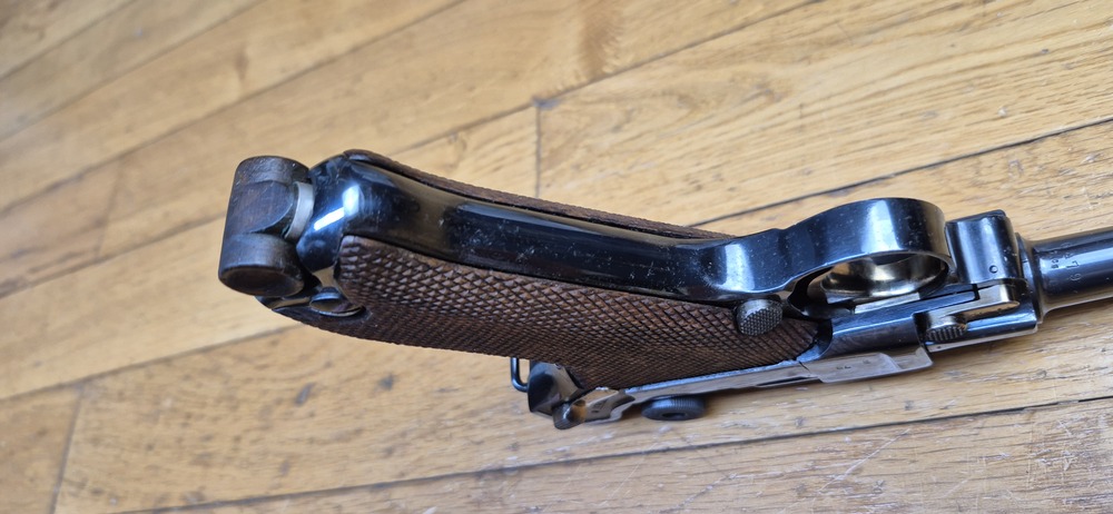 Superbe et atypique Luger P08 - Fabrication Erfurt 1916 - Arme 100% mono-matricule - Superbe re-bronzage professionnel à la couche - Mécanique plus qu'excellente - Esthétique superbe - Canon excellent quasi neuf - Superbe Luger de tir symbolique de l'Histoire ! - TBE++ – Image 13