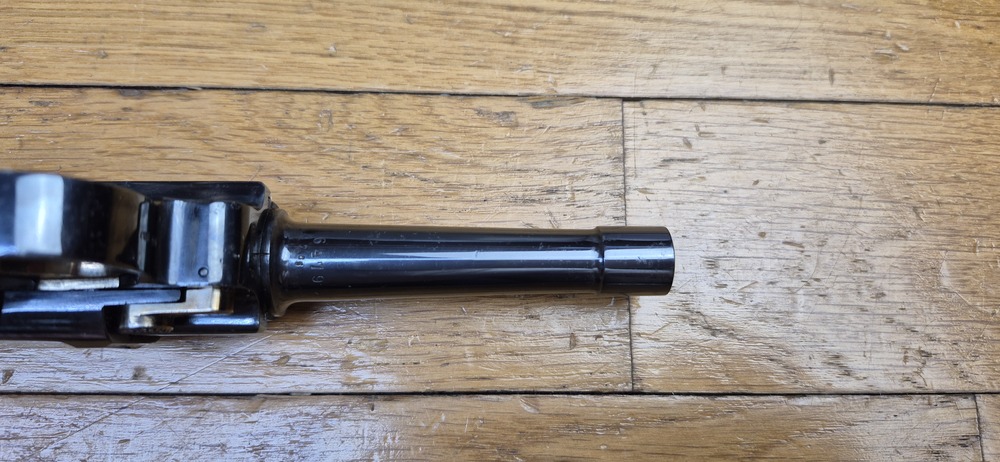 Superbe et atypique Luger P08 - Fabrication Erfurt 1916 - Arme 100% mono-matricule - Superbe re-bronzage professionnel à la couche - Mécanique plus qu'excellente - Esthétique superbe - Canon excellent quasi neuf - Superbe Luger de tir symbolique de l'Histoire ! - TBE++ – Image 16