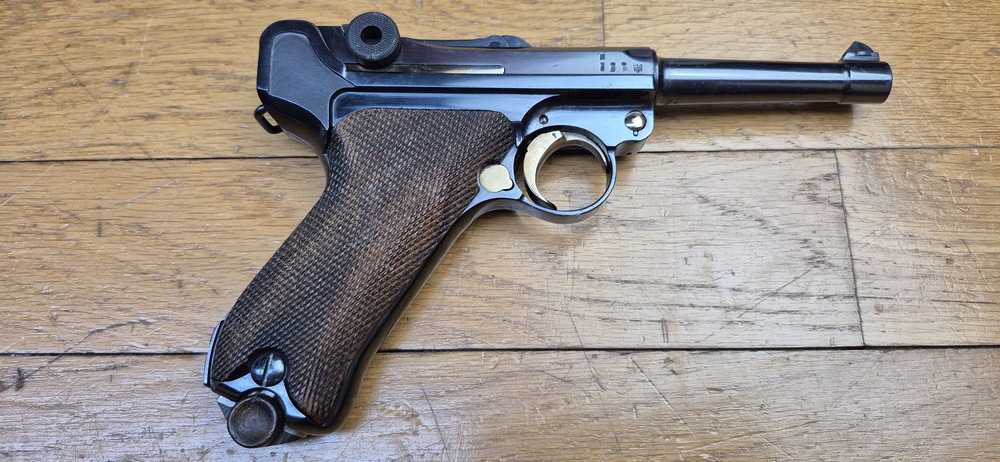 Superbe et atypique Luger P08 - Fabrication Erfurt 1916 - Arme 100% mono-matricule - Superbe re-bronzage professionnel à la couche - Mécanique plus qu'excellente - Esthétique superbe - Canon excellent quasi neuf - Superbe Luger de tir symbolique de l'Histoire ! - TBE++ – Image 17