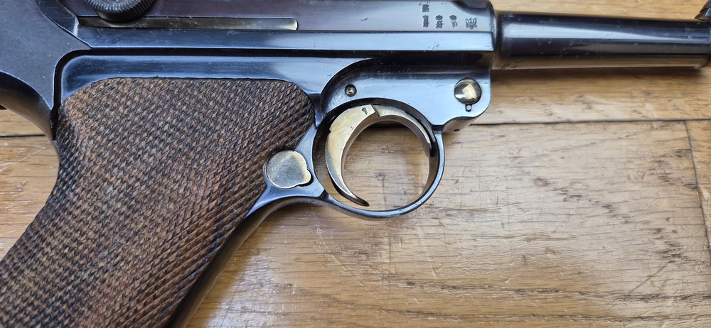 Superbe et atypique Luger P08 - Fabrication Erfurt 1916 - Arme 100% mono-matricule - Superbe re-bronzage professionnel à la couche - Mécanique plus qu'excellente - Esthétique superbe - Canon excellent quasi neuf - Superbe Luger de tir symbolique de l'Histoire ! - TBE++ – Image 21