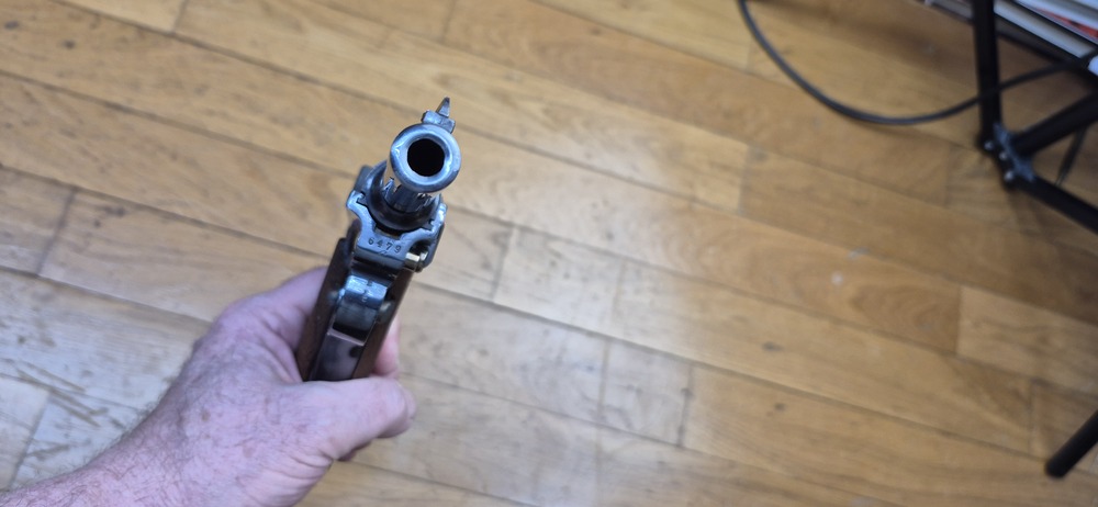 Superbe et atypique Luger P08 - Fabrication Erfurt 1916 - Arme 100% mono-matricule - Superbe re-bronzage professionnel à la couche - Mécanique plus qu'excellente - Esthétique superbe - Canon excellent quasi neuf - Superbe Luger de tir symbolique de l'Histoire ! - TBE++ – Image 23