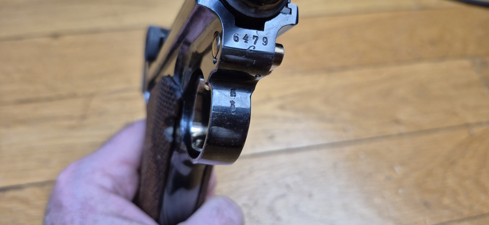 Superbe et atypique Luger P08 - Fabrication Erfurt 1916 - Arme 100% mono-matricule - Superbe re-bronzage professionnel à la couche - Mécanique plus qu'excellente - Esthétique superbe - Canon excellent quasi neuf - Superbe Luger de tir symbolique de l'Histoire ! - TBE++ – Image 25
