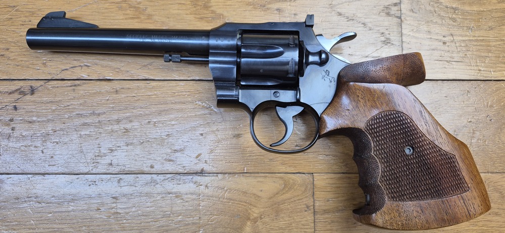 Mythique revolver Colt Officer Model Match - Cal. 38Sp - Canon lourd 6 pouces - Arme de Hartford vers 1960 - Esthétique et mécanique de pointe - Pièce rare dédiée au tir et à l'entrainement dans une fabrication de très grande qualité - Excellent état proche du neuf absolu - TBE +++ – Image 2