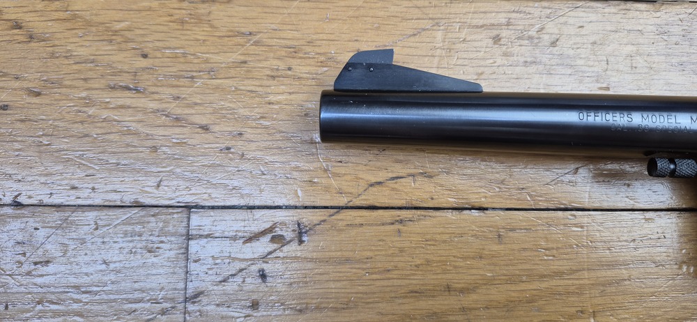 Mythique revolver Colt Officer Model Match - Cal. 38Sp - Canon lourd 6 pouces - Arme de Hartford vers 1960 - Esthétique et mécanique de pointe - Pièce rare dédiée au tir et à l'entrainement dans une fabrication de très grande qualité - Excellent état proche du neuf absolu - TBE +++ – Image 8