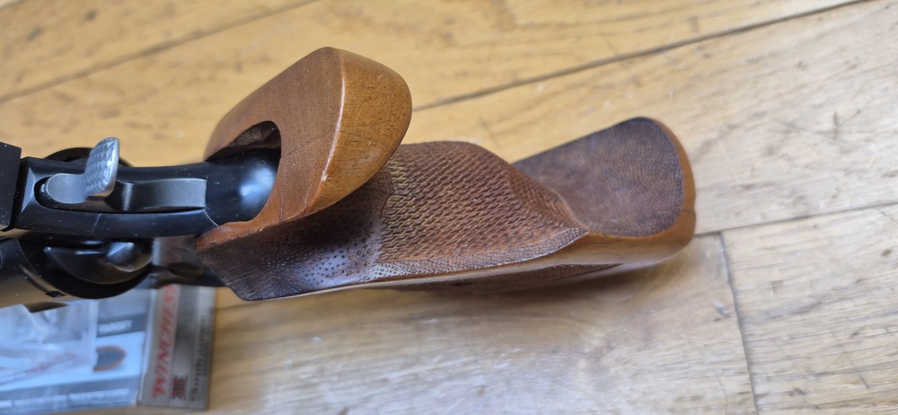 Mythique revolver Colt Officer Model Match - Cal. 38Sp - Canon lourd 6 pouces - Arme de Hartford vers 1960 - Esthétique et mécanique de pointe - Pièce rare dédiée au tir et à l'entrainement dans une fabrication de très grande qualité - Excellent état proche du neuf absolu - TBE +++ – Image 15