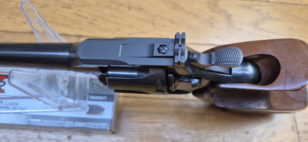 Mythique revolver Colt Officer Model Match - Cal. 38Sp - Canon lourd 6 pouces - Arme de Hartford vers 1960 - Esthétique et mécanique de pointe - Pièce rare dédiée au tir et à l'entrainement dans une fabrication de très grande qualité - Excellent état proche du neuf absolu - TBE +++ – Image 17