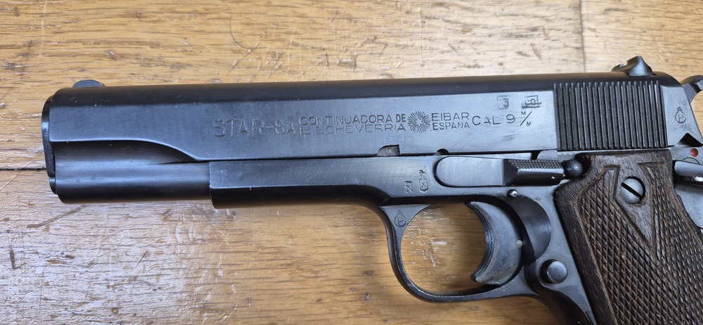 Très beau Pistolet Star B - Le plus réussi des clones du 1911 - Cal. 9 x19 - Arme adoptée par la Wehrmacht - Très belle fabrication de Eibar de 1943 - Arme militaire - État mécanique et esthétique plus que très beau - TBE++/TBE+++ – Image 6