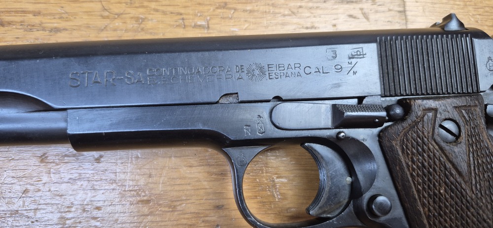Très beau Pistolet Star B - Le plus réussi des clones du 1911 - Cal. 9 x19 - Arme adoptée par la Wehrmacht - Très belle fabrication de Eibar de 1943 - Arme militaire - État mécanique et esthétique plus que très beau - TBE++/TBE+++ – Image 7