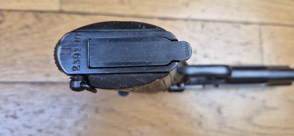 Très beau Pistolet Star B - Le plus réussi des clones du 1911 - Cal. 9 x19 - Arme adoptée par la Wehrmacht - Très belle fabrication de Eibar de 1943 - Arme militaire - État mécanique et esthétique plus que très beau - TBE++/TBE+++ – Image 10
