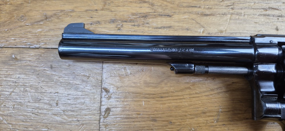 Très bel exemplaire de revolver Smith & Wesson 17-3 - Revolver de précision et d'entrainement en cal .22Lr - Arme de Spingfield de 1972/1973 - "Pinned and recessed" - Bronzage et ajustements excellents - Mécanique en TBE++ - Canon fluté 6 pouces neuf avec de superbe rayures - Arme de qualité Premium dans des finitions intouchables aujourd'hui - TBE++ / TBE+++ – Image 8