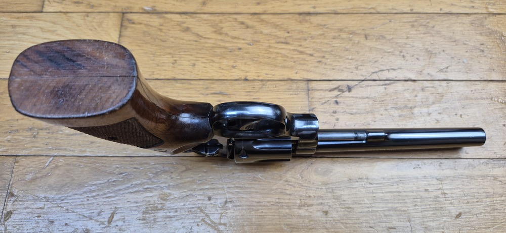 Très bel exemplaire de revolver Smith & Wesson 17-3 - Revolver de précision et d'entrainement en cal .22Lr - Arme de Spingfield de 1972/1973 - "Pinned and recessed" - Bronzage et ajustements excellents - Mécanique en TBE++ - Canon fluté 6 pouces neuf avec de superbe rayures - Arme de qualité Premium dans des finitions intouchables aujourd'hui - TBE++ / TBE+++ – Image 10