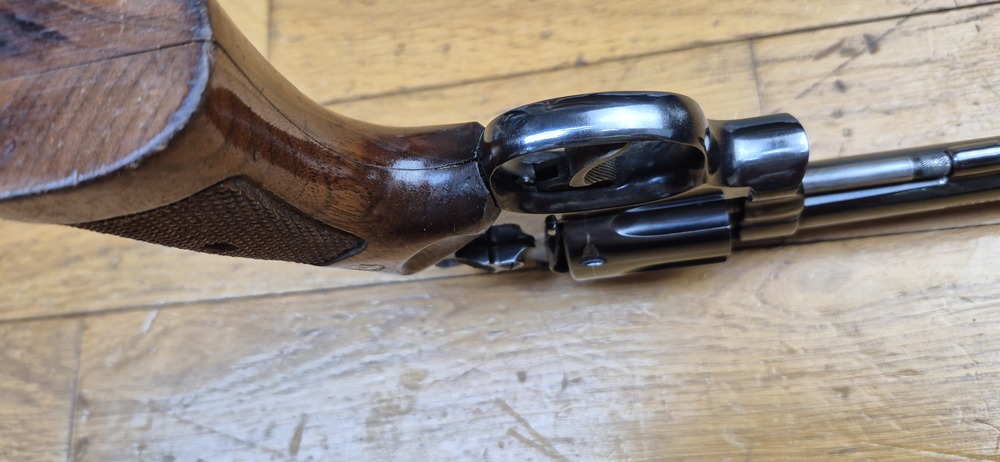 Très bel exemplaire de revolver Smith & Wesson 17-3 - Revolver de précision et d'entrainement en cal .22Lr - Arme de Spingfield de 1972/1973 - "Pinned and recessed" - Bronzage et ajustements excellents - Mécanique en TBE++ - Canon fluté 6 pouces neuf avec de superbe rayures - Arme de qualité Premium dans des finitions intouchables aujourd'hui - TBE++ / TBE+++ – Image 12