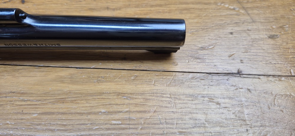 Très bel exemplaire de revolver Smith & Wesson 17-3 - Revolver de précision et d'entrainement en cal .22Lr - Arme de Spingfield de 1972/1973 - "Pinned and recessed" - Bronzage et ajustements excellents - Mécanique en TBE++ - Canon fluté 6 pouces neuf avec de superbe rayures - Arme de qualité Premium dans des finitions intouchables aujourd'hui - TBE++ / TBE+++ – Image 15