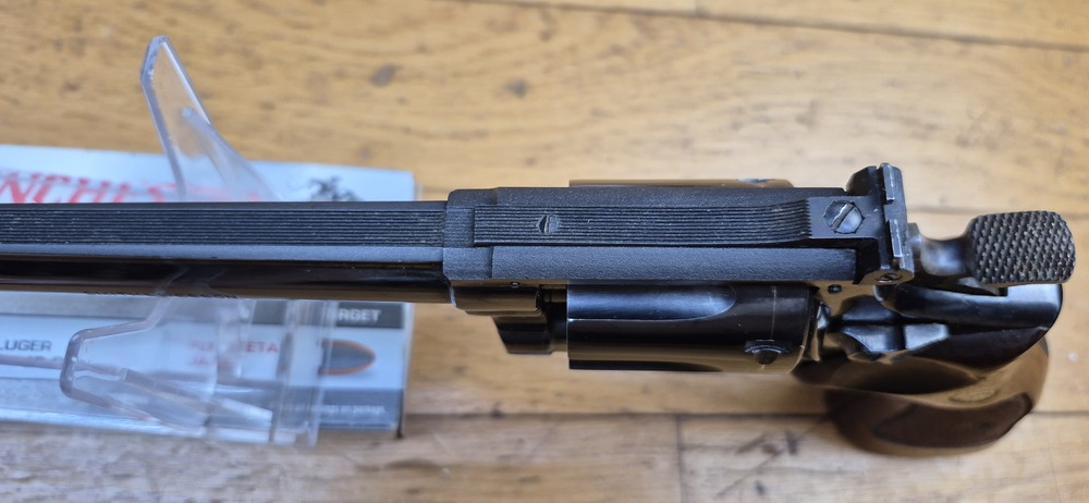 Très bel exemplaire de revolver Smith & Wesson 17-3 - Revolver de précision et d'entrainement en cal .22Lr - Arme de Spingfield de 1972/1973 - "Pinned and recessed" - Bronzage et ajustements excellents - Mécanique en TBE++ - Canon fluté 6 pouces neuf avec de superbe rayures - Arme de qualité Premium dans des finitions intouchables aujourd'hui - TBE++ / TBE+++ – Image 19