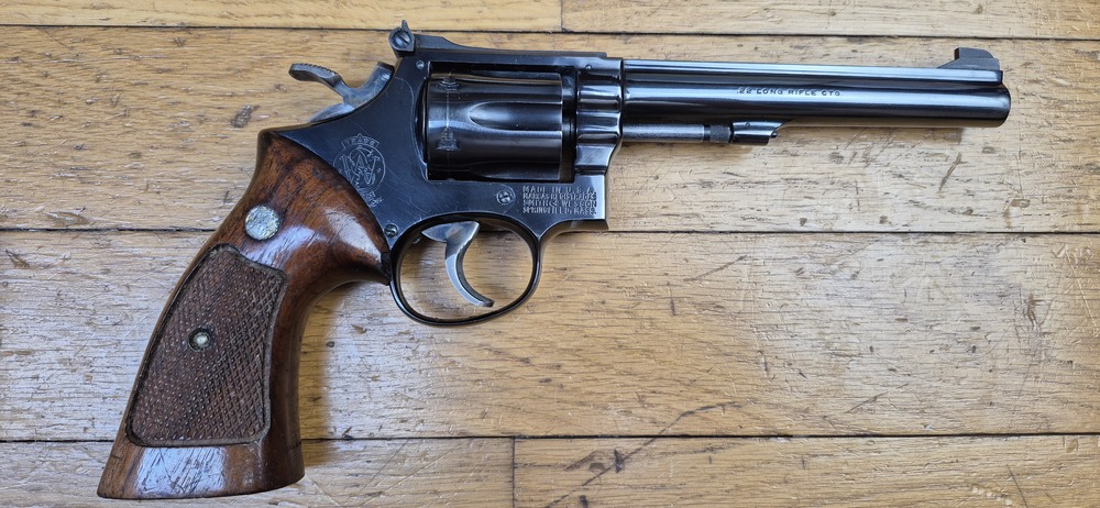 Très bel exemplaire de revolver Smith & Wesson 17-3 - Revolver de précision et d'entrainement en cal .22Lr - Arme de Spingfield de 1972/1973 - "Pinned and recessed" - Bronzage et ajustements excellents - Mécanique en TBE++ - Canon fluté 6 pouces neuf avec de superbe rayures - Arme de qualité Premium dans des finitions intouchables aujourd'hui - TBE++ / TBE+++ – Image 21