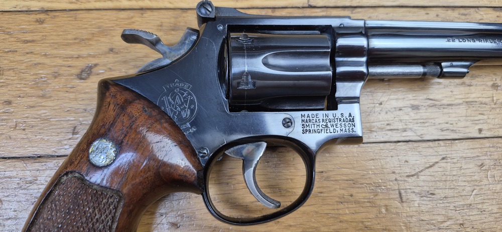 Très bel exemplaire de revolver Smith & Wesson 17-3 - Revolver de précision et d'entrainement en cal .22Lr - Arme de Spingfield de 1972/1973 - "Pinned and recessed" - Bronzage et ajustements excellents - Mécanique en TBE++ - Canon fluté 6 pouces neuf avec de superbe rayures - Arme de qualité Premium dans des finitions intouchables aujourd'hui - TBE++ / TBE+++ – Image 26