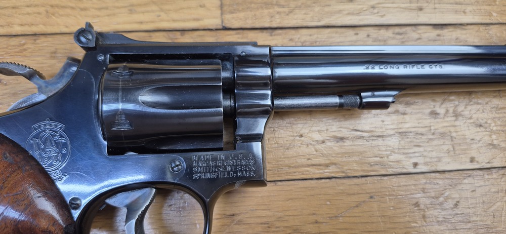 Très bel exemplaire de revolver Smith & Wesson 17-3 - Revolver de précision et d'entrainement en cal .22Lr - Arme de Spingfield de 1972/1973 - "Pinned and recessed" - Bronzage et ajustements excellents - Mécanique en TBE++ - Canon fluté 6 pouces neuf avec de superbe rayures - Arme de qualité Premium dans des finitions intouchables aujourd'hui - TBE++ / TBE+++ – Image 27