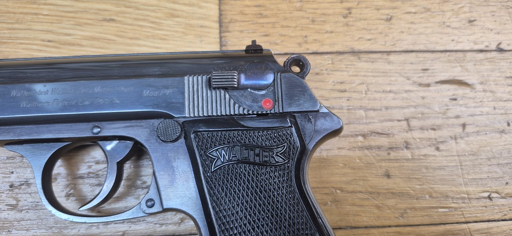 Magnifique pistolet Walther PP période III° Reich - Belle fabrication Walther Zella-Mehlis - Calibre 7,65 mm - Arme civile de fin 1937 - Splendide bronzage d'origine à 99% - 100% Mono matricule - Mécanique parfaite - Canon miroir neuf - Chargeur conforme - Un splendide PP - TBE++ – Image 5