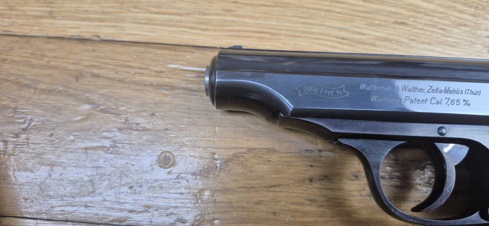 Magnifique pistolet Walther PP période III° Reich - Belle fabrication Walther Zella-Mehlis - Calibre 7,65 mm - Arme civile de fin 1937 - Splendide bronzage d'origine à 99% - 100% Mono matricule - Mécanique parfaite - Canon miroir neuf - Chargeur conforme - Un splendide PP - TBE++ – Image 7