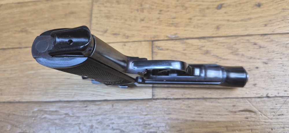 Magnifique pistolet Walther PP période III° Reich - Belle fabrication Walther Zella-Mehlis - Calibre 7,65 mm - Arme civile de fin 1937 - Splendide bronzage d'origine à 99% - 100% Mono matricule - Mécanique parfaite - Canon miroir neuf - Chargeur conforme - Un splendide PP - TBE++ – Image 8