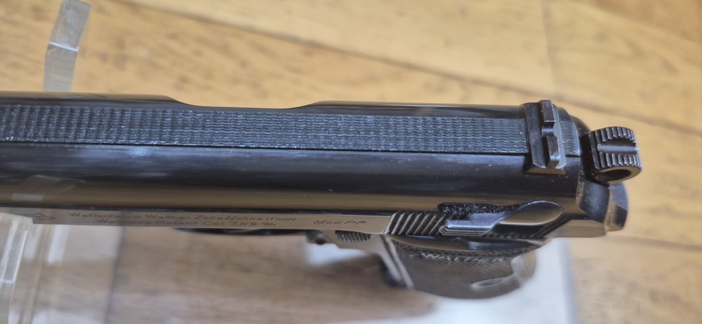 Magnifique pistolet Walther PP période III° Reich - Belle fabrication Walther Zella-Mehlis - Calibre 7,65 mm - Arme civile de fin 1937 - Splendide bronzage d'origine à 99% - 100% Mono matricule - Mécanique parfaite - Canon miroir neuf - Chargeur conforme - Un splendide PP - TBE++ – Image 12