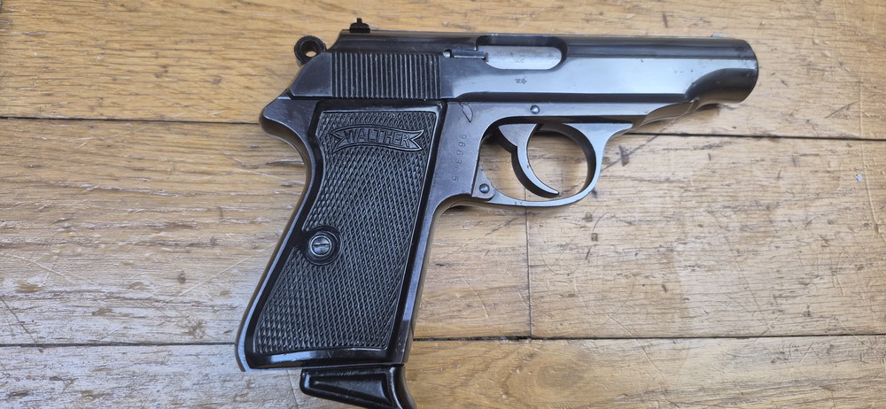 Magnifique pistolet Walther PP période III° Reich - Belle fabrication Walther Zella-Mehlis - Calibre 7,65 mm - Arme civile de fin 1937 - Splendide bronzage d'origine à 99% - 100% Mono matricule - Mécanique parfaite - Canon miroir neuf - Chargeur conforme - Un splendide PP - TBE++ – Image 14