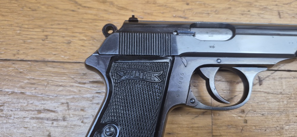 Magnifique pistolet Walther PP période III° Reich - Belle fabrication Walther Zella-Mehlis - Calibre 7,65 mm - Arme civile de fin 1937 - Splendide bronzage d'origine à 99% - 100% Mono matricule - Mécanique parfaite - Canon miroir neuf - Chargeur conforme - Un splendide PP - TBE++ – Image 16