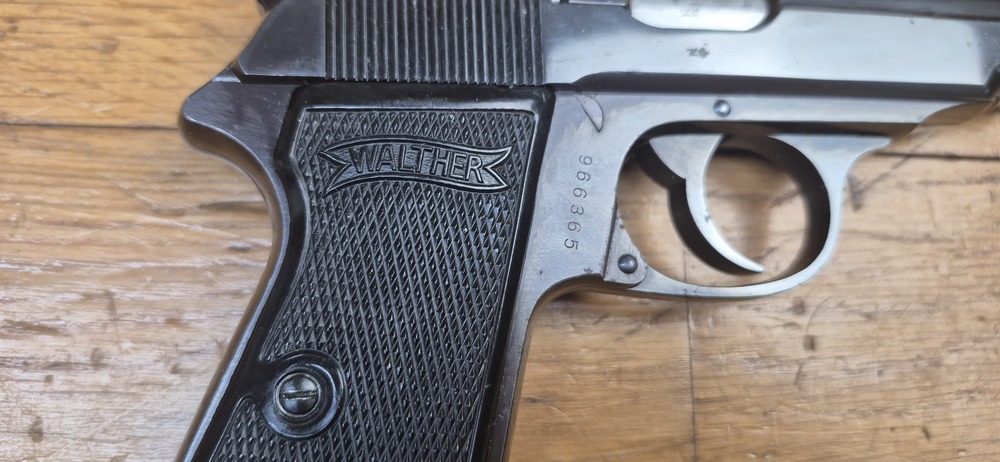 Magnifique pistolet Walther PP période III° Reich - Belle fabrication Walther Zella-Mehlis - Calibre 7,65 mm - Arme civile de fin 1937 - Splendide bronzage d'origine à 99% - 100% Mono matricule - Mécanique parfaite - Canon miroir neuf - Chargeur conforme - Un splendide PP - TBE++ – Image 17