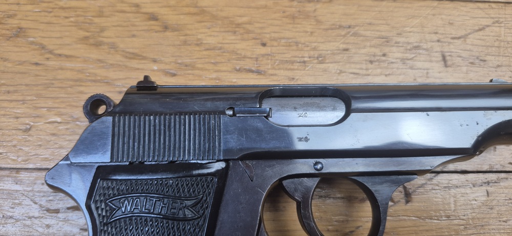 Magnifique pistolet Walther PP période III° Reich - Belle fabrication Walther Zella-Mehlis - Calibre 7,65 mm - Arme civile de fin 1937 - Splendide bronzage d'origine à 99% - 100% Mono matricule - Mécanique parfaite - Canon miroir neuf - Chargeur conforme - Un splendide PP - TBE++ – Image 18