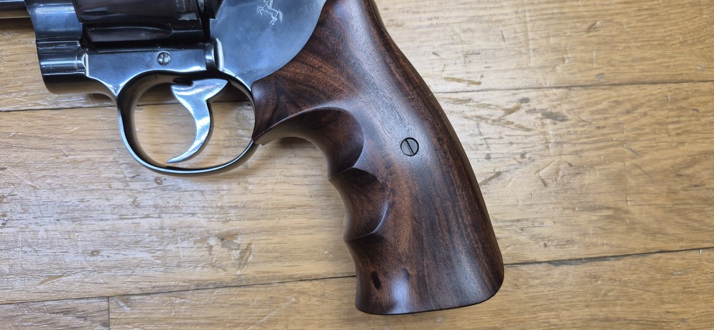 Splendide Colt Python 357 Magnum - Canon 6 pouces - Arme de début 1968 (!) en finitions de pointe - Arme d'occasion en état plus excellent pour son âge - Pièce Premium à tous points de vues - TBE++ – Image 3