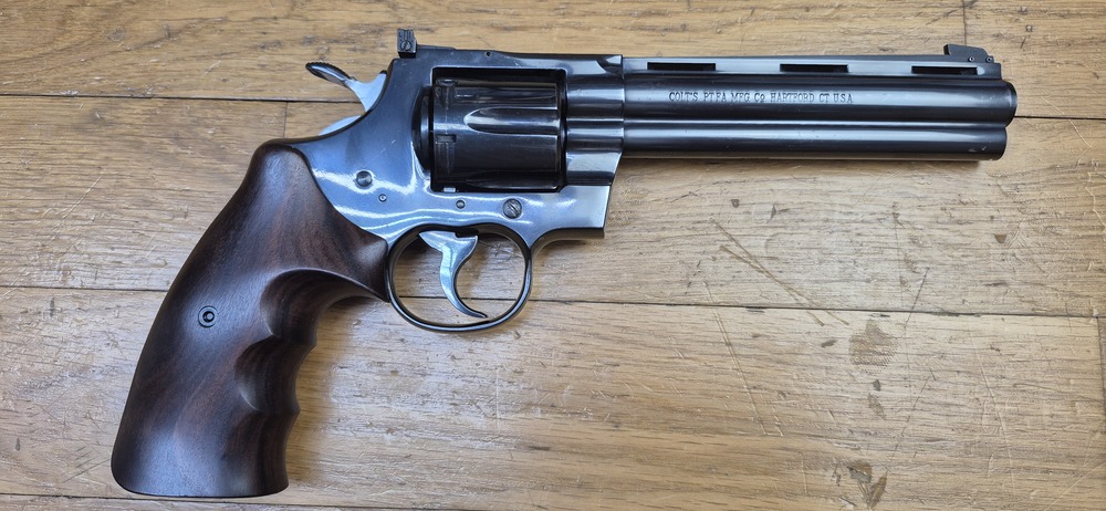 Splendide Colt Python 357 Magnum - Canon 6 pouces - Arme de début 1968 (!) en finitions de pointe - Arme d'occasion en état plus excellent pour son âge - Pièce Premium à tous points de vues - TBE++ – Image 21