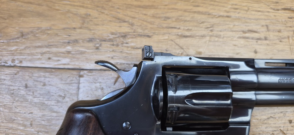 Splendide Colt Python 357 Magnum - Canon 6 pouces - Arme de début 1968 (!) en finitions de pointe - Arme d'occasion en état plus excellent pour son âge - Pièce Premium à tous points de vues - TBE++ – Image 24