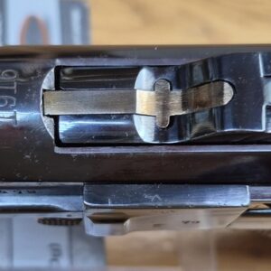 Superbe et atypique Luger P08 - Fabrication Erfurt 1916 - Arme 100% mono-matricule - Superbe re-bronzage professionnel à la couche - Mécanique plus qu'excellente - Esthétique superbe - Canon excellent quasi neuf - Superbe Luger de tir symbolique de l'Histoire ! - TBE++