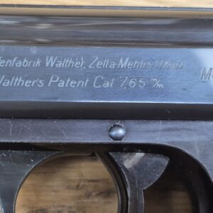 Magnifique pistolet Walther PP période III° Reich - Belle fabrication Walther Zella-Mehlis - Calibre 7,65 mm - Arme civile de fin 1937 - Splendide bronzage d'origine à 99% - 100% Mono matricule - Mécanique parfaite - Canon miroir neuf - Chargeur conforme - Un splendide PP - TBE++