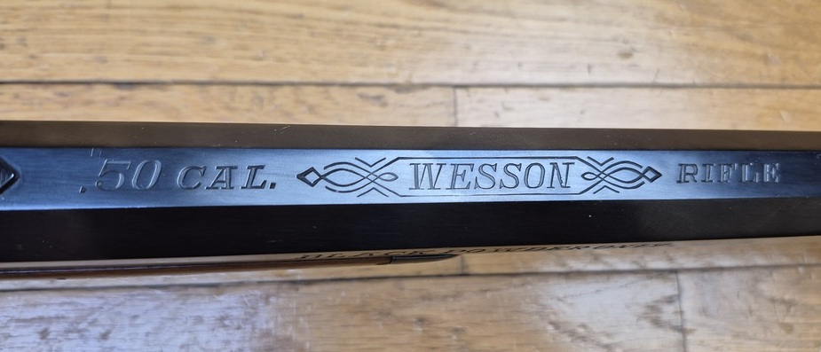 Très belle reproduction de Carabine de précision Edwin Wesson - Modèle vers 1845/49 - Cal .50 - Fabrication Italienne Moffra di Mainardi pour Hege en Allemagne - Arme poudre noire réputée pour sa précision longue distance - Très belles finitions - Jaspage à 90% - Bois en TBE - Très beau canon - Excellente mécanique - Arme de 1978 - Superbe et rare dans le monde poudre noire- TBE++