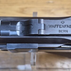 Très beau Luger Suisse P06/1924 - Cal 7,65 Parabellum - Arsenal de Berne en 1932 - Un des 17.800 ! - Intégralement mono matricule - Chargeur au modèle  - État de quasi neuf ! Splendide ! TBE++