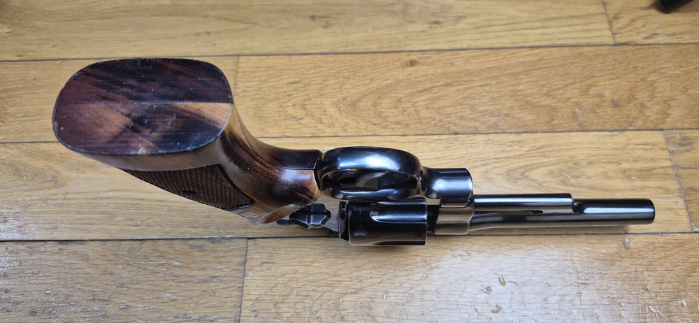 Mythique revolver Smith&Wesson modèle 27-2 – Cal .357Mag – Arme de 1976/77 - Fabrication et mécanique de qualité introuvable aujourd'hui - Revolver du FBI et des policiers – Canon de 5 pouces en fluté – Bronzage noir glacé superbe – Arme d'exception pour tireur d’exception - TBE++ Quasi neuf ! – Image 9