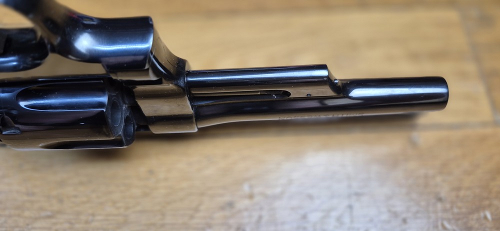 Mythique revolver Smith&Wesson modèle 27-2 – Cal .357Mag – Arme de 1976/77 - Fabrication et mécanique de qualité introuvable aujourd'hui - Revolver du FBI et des policiers – Canon de 5 pouces en fluté – Bronzage noir glacé superbe – Arme d'exception pour tireur d’exception - TBE++ Quasi neuf ! – Image 10