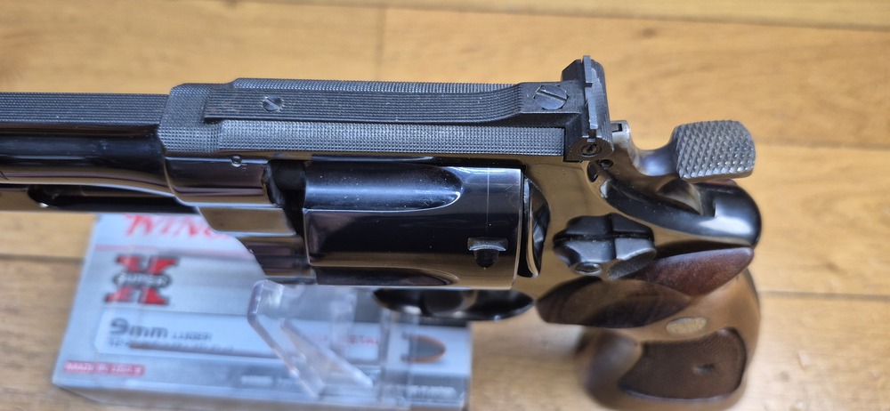 Mythique revolver Smith&Wesson modèle 27-2 – Cal .357Mag – Arme de 1976/77 - Fabrication et mécanique de qualité introuvable aujourd'hui - Revolver du FBI et des policiers – Canon de 5 pouces en fluté – Bronzage noir glacé superbe – Arme d'exception pour tireur d’exception - TBE++ Quasi neuf ! – Image 15