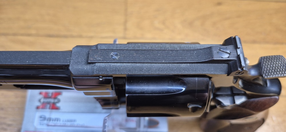 Mythique revolver Smith&Wesson modèle 27-2 – Cal .357Mag – Arme de 1976/77 - Fabrication et mécanique de qualité introuvable aujourd'hui - Revolver du FBI et des policiers – Canon de 5 pouces en fluté – Bronzage noir glacé superbe – Arme d'exception pour tireur d’exception - TBE++ Quasi neuf ! – Image 16