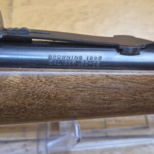 Splendide Winchester 1895 - Redoutable cal. 30.06 – Excellente fabrication par Miroku au Japon pour Browning – Très beaux bois superbes Grade V au moins  – Canon splendide et mécanique parfaite – Arme en très bel état - TBE+!