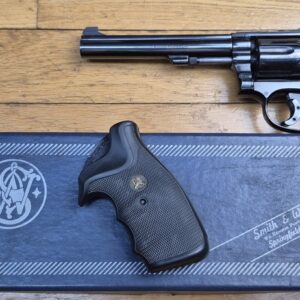 Magnifique révolver Smith&Wesson K38 "Masterpiece" ou Smith 14-4 après 1957 - Cal.38 SP - Arme de 1977 - Le modèle "Target" en 38. du Military and Police de 1905 ! - 80 ans de succès mérité - Second jeu de plaquettes Pachmayr - Boite d'origine au numéro - État quasi neuf ! - TBE/TBE+