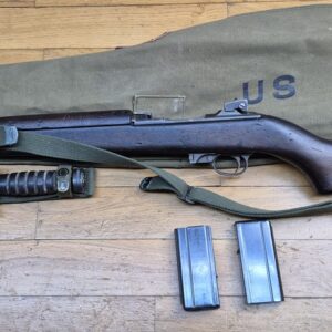 Très bonne Carabine USM1 repassée en semi-auto - Calibre .30 M1 d'origine - Fabrication INLAND - Arme avec le tenon de baïonnette et Hausse réglable du 2° type - Configuration Indochine Corée  - Second chargeur 10 coups offert - Bretelle et étui en repro - Très belle baïonnette USM4 d'origine 100% US ! - Très bon état mécanique et esthétique - Une des carabines les plus amusantes au stand ! - Très bel ensemble en TBE +